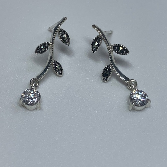 Early Silpada Rare Sterling Silver, Marcasite & CZ Floral Vine Drop Earrings - Picture 8 of 16